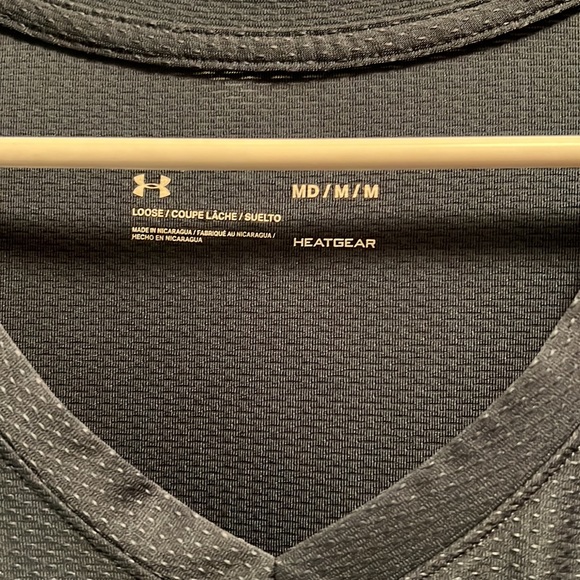 Grey under armour work out shirt - Picture 2 of 2